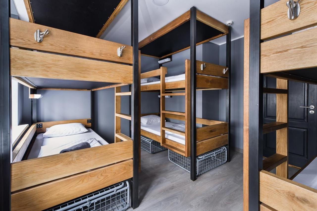 Wicked Weasel Hostel Рига Екстер'єр фото