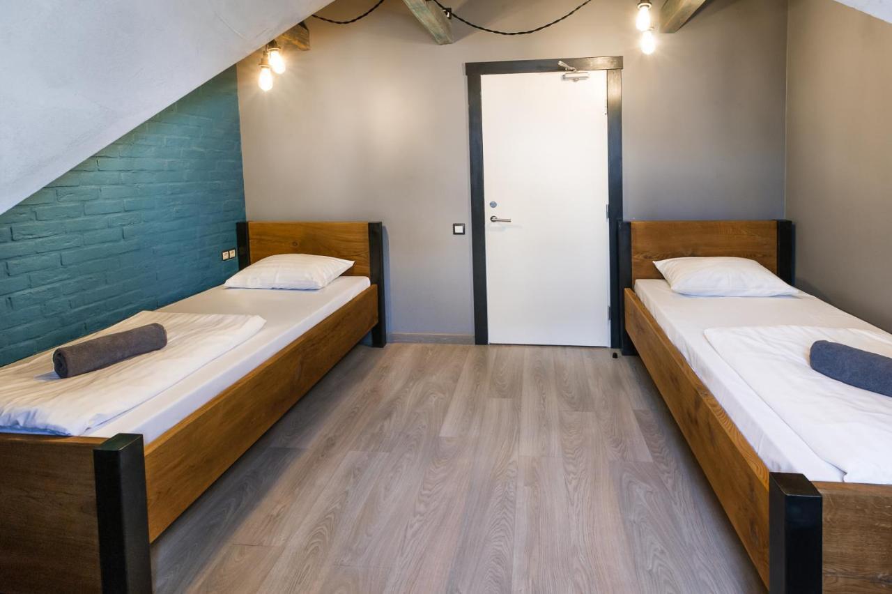 Wicked Weasel Hostel Рига Екстер'єр фото