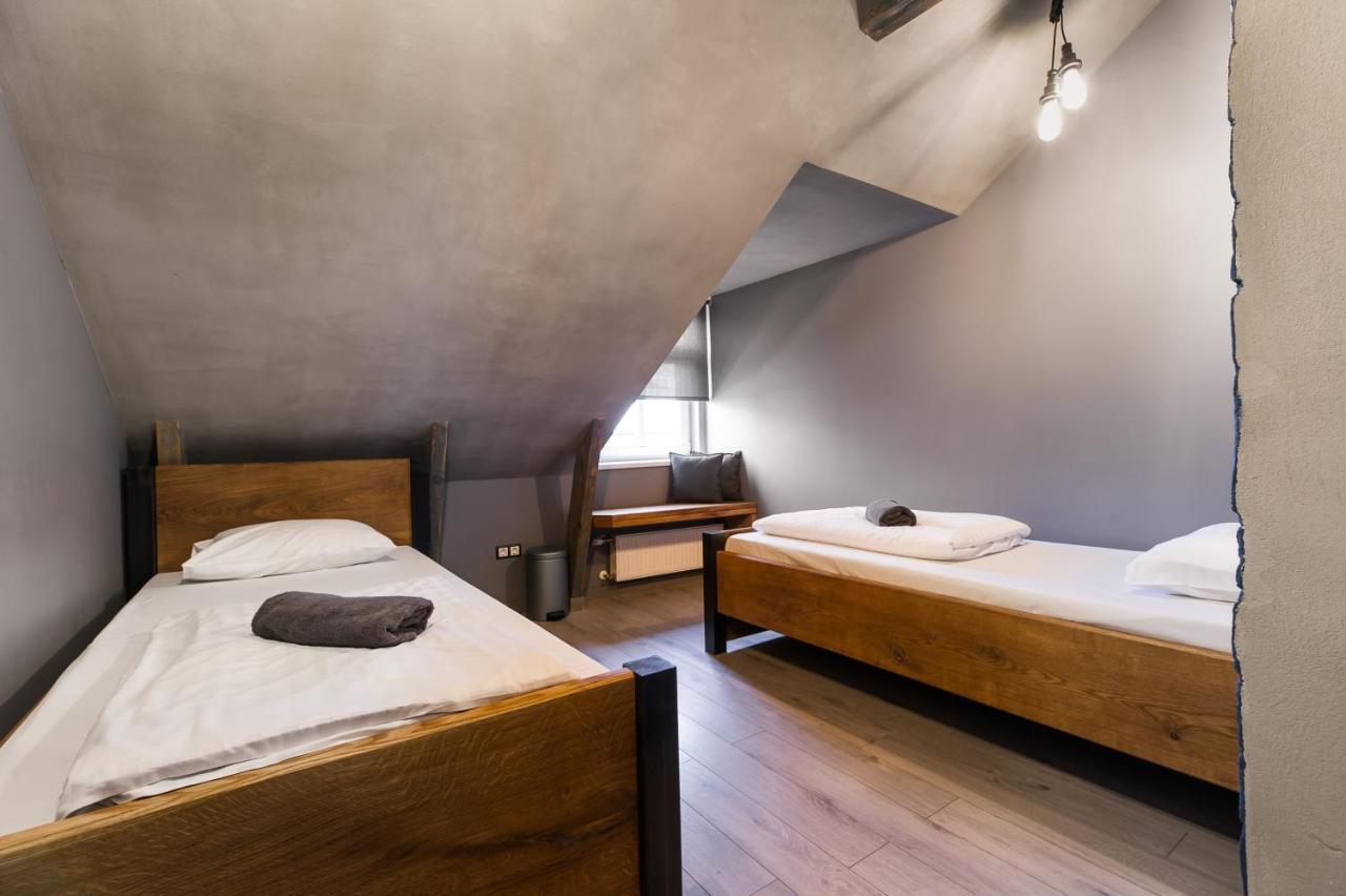 Wicked Weasel Hostel Рига Екстер'єр фото
