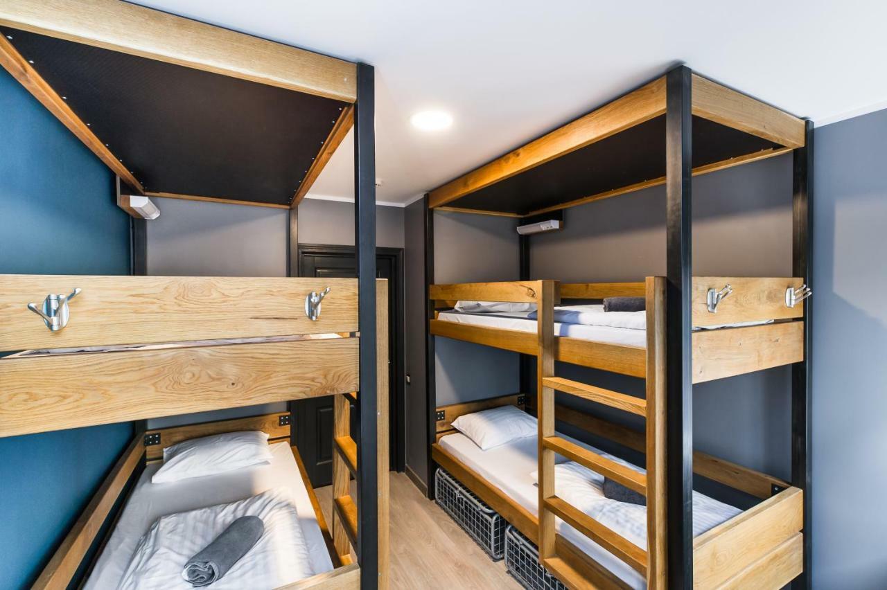 Wicked Weasel Hostel Рига Екстер'єр фото
